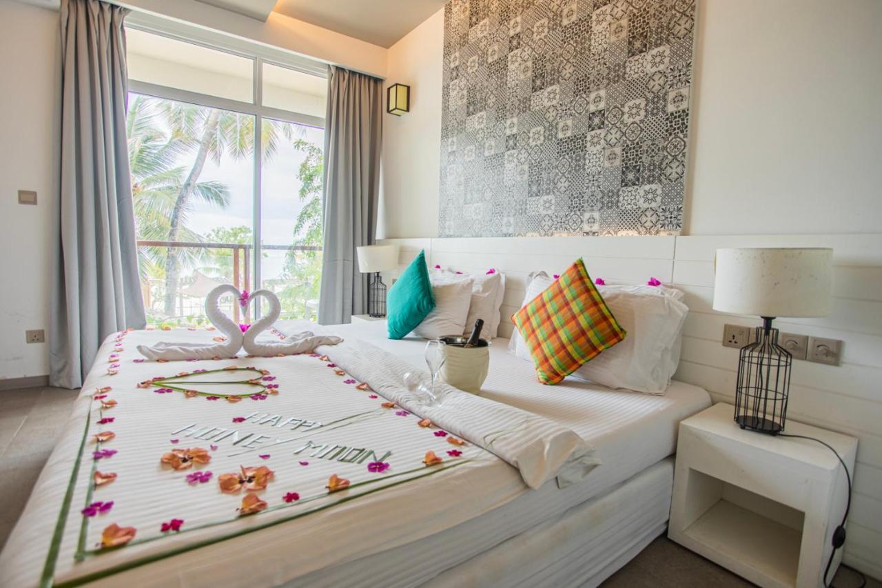 Velana Beach Hotel Maldives Маафуши Экстерьер фото